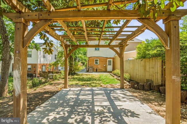 Building Photo - 5810 Fifer Dr