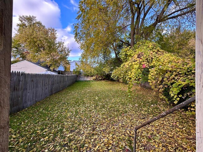 Building Photo - Three Bedroom Home in Southeast Grand Rapids - Rent Special!