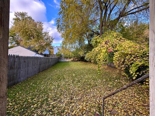 Building Photo - Three Bedroom Home in Southeast Grand Rapids