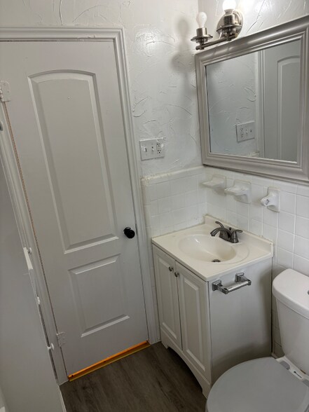 Building Photo - 4524 Utah Ave