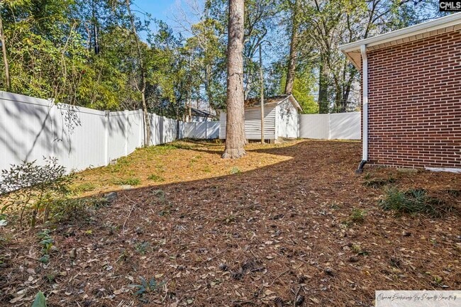 Building Photo - 1701 Pinewood Dr