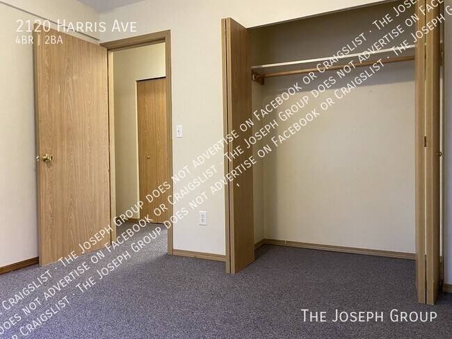 Building Photo - 2120 Harris Ave