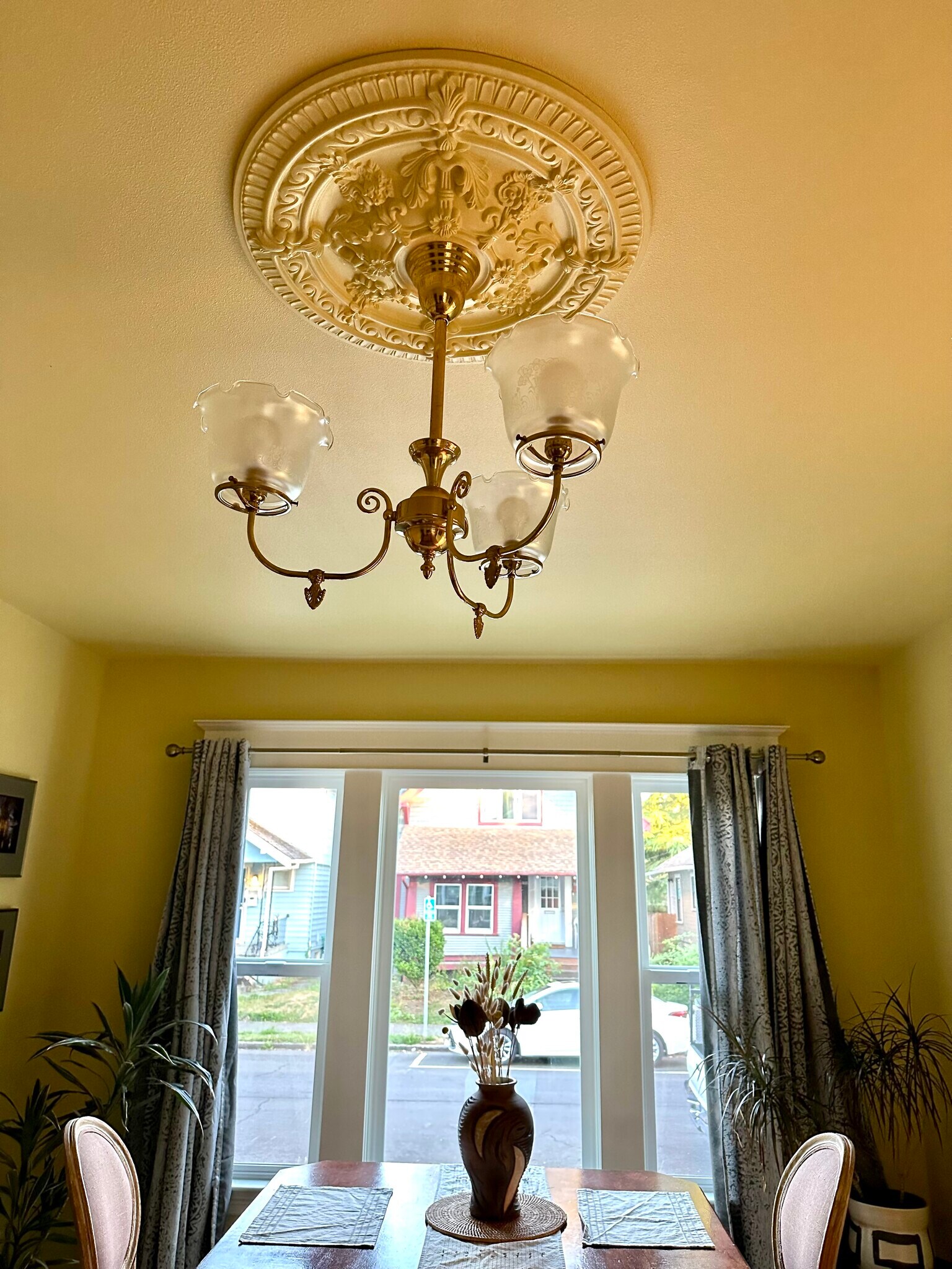 Building Photo - 729 NE Shaver St