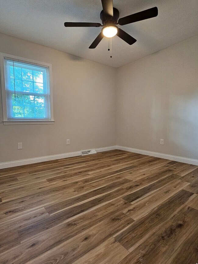 Building Photo - 395 W Crocus Dr