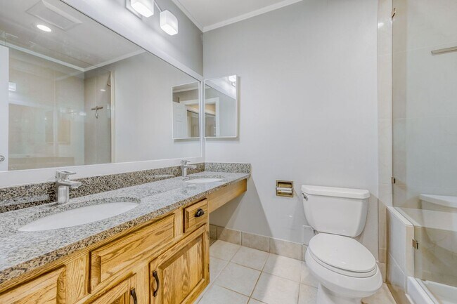 Building Photo - Charming, Classic Boulder Condo in a Prime Location - Available NOW