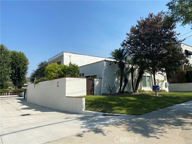 Building Photo - 18641 Oriente Dr