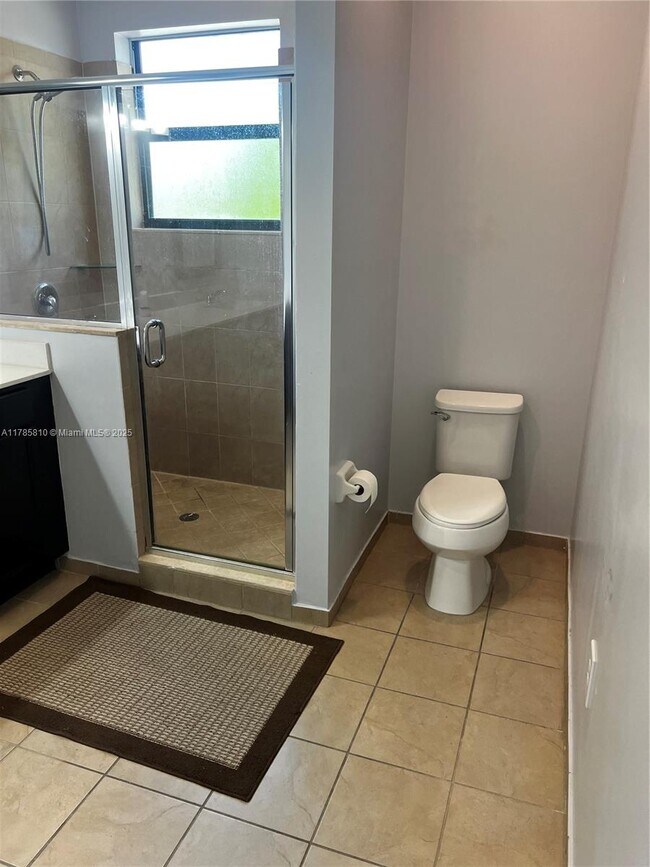 Building Photo - 152 SE 37th Ter