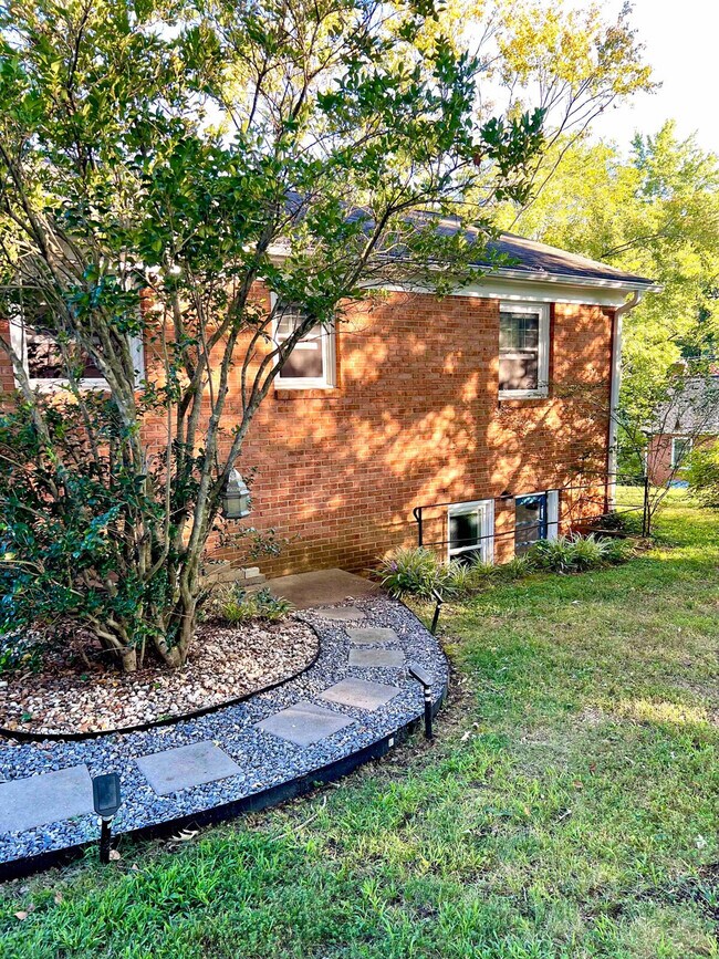 Building Photo - 412 Allen Dr