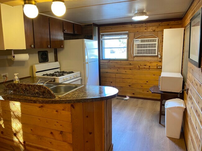 Kitchen - 568 Armington Rd