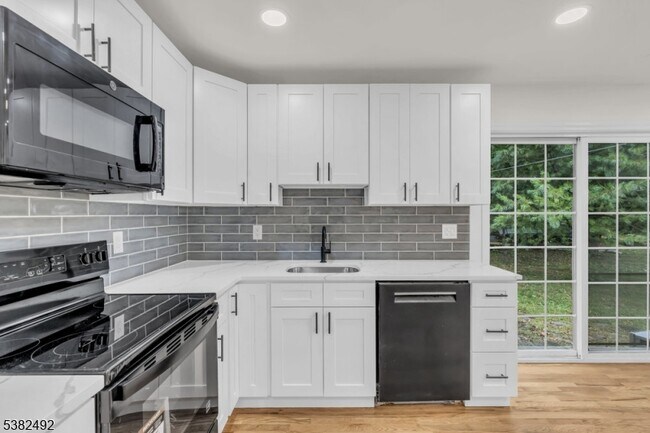 Building Photo - 55 Orchard Dr