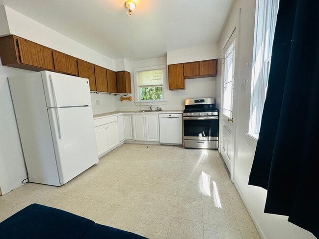 Building Photo - 131 W Schuyler St
