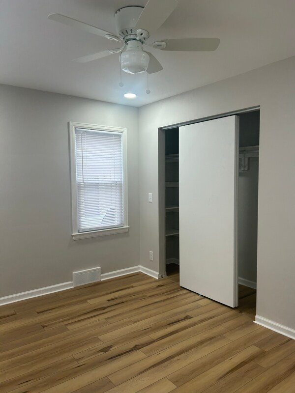 Building Photo - 352 Barry Rd