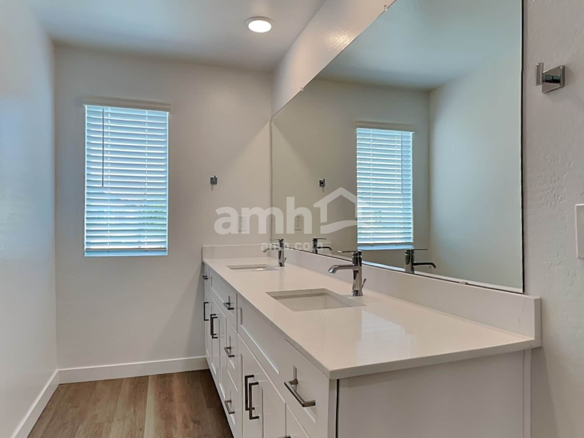 Building Photo - 9721 W Tamarisk Ave