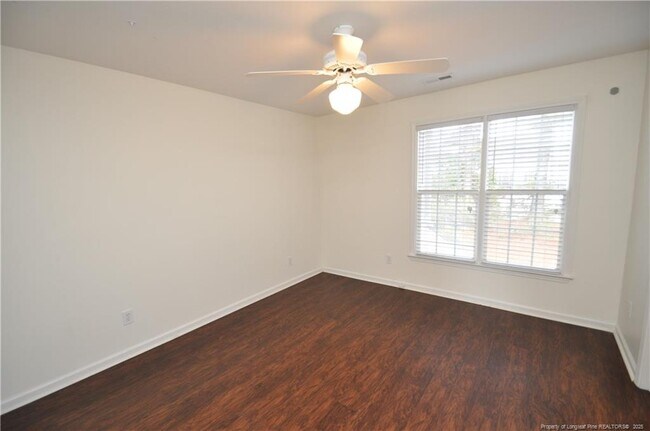 Building Photo - 402 Knightsborough Way
