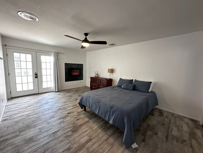 Building Photo - Furnished 3 Bedroom Condo across from Golf...