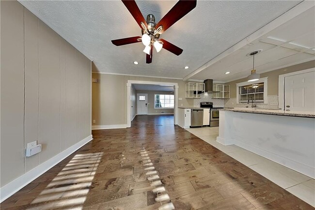 Building Photo - 4656 Lincoln Way SW