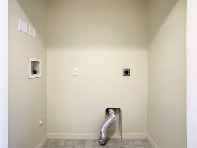 Building Photo - Deep Creek Townhome - Golf Course View (ONE FREE MONTH RENT FOR QUALIFIED APPLICANTS!)