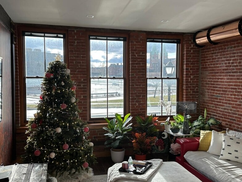 Building Photo - 98 Genesee St