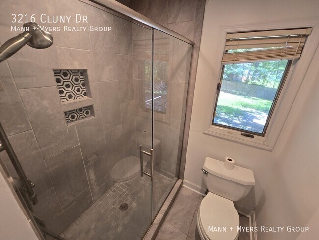 Building Photo - 3216 Cluny Dr