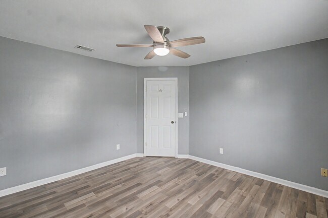 Building Photo - 1651 Latham Ct