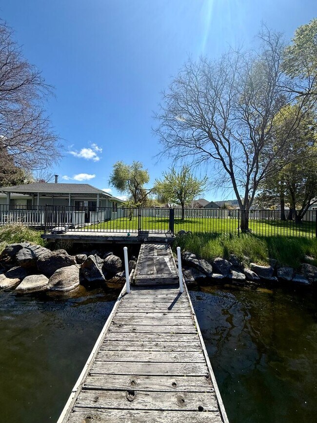 Building Photo - Hard to find 3 Bdrm, 2 Bath home in Harbor isles on the canal 2 miles to Sky Lakes Medical Ctr an...