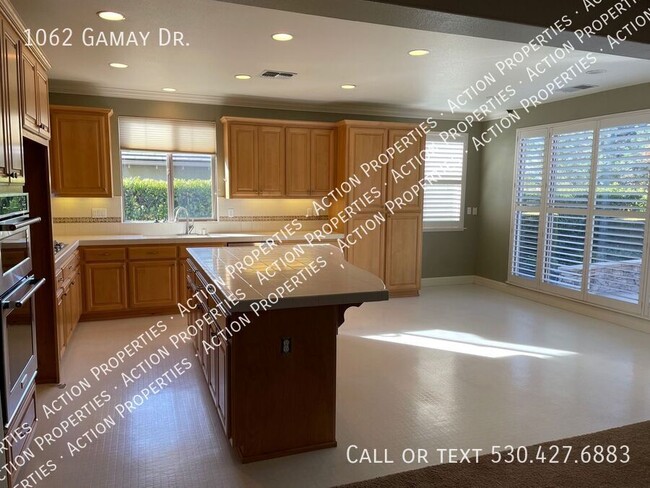 Building Photo - Luxury 3 Bedroom | Serrano Guard Gated Com...