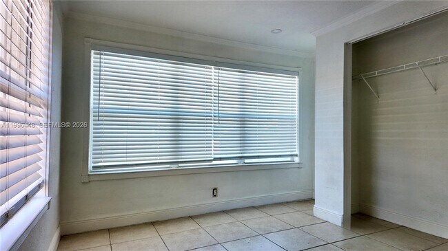 Building Photo - 1021 N Victoria Park Rd