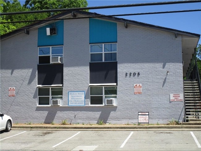 Primary Photo - 2206 W Hickory St
