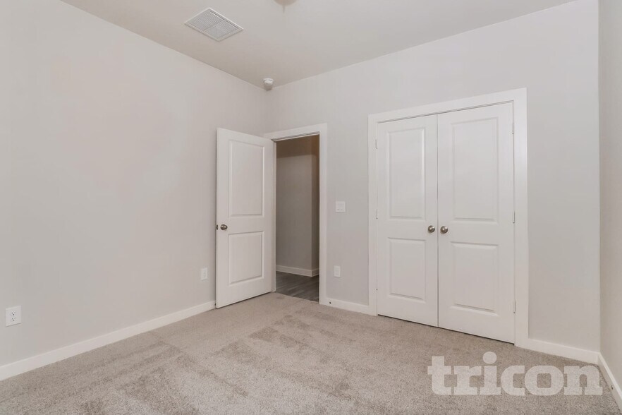 Building Photo - 625 Lindheimer Ln