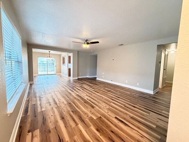 Building Photo - CUTE ONE STORY - 3 BEDROOM / 2 BATH HOME W...