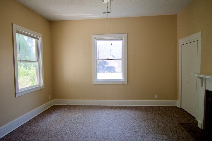 Bedroom 4 - Entrance View - 918 Gratz St