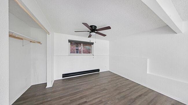 Building Photo - 3 Bed 2 Bath - Large Backyard - Groups - N...