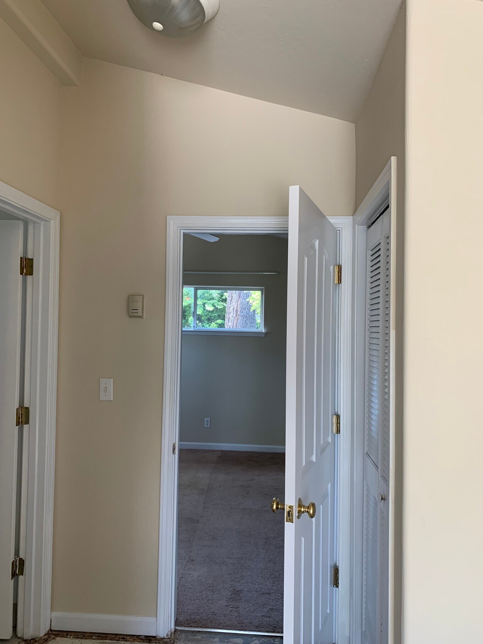 Building Photo - 415 Laurent St