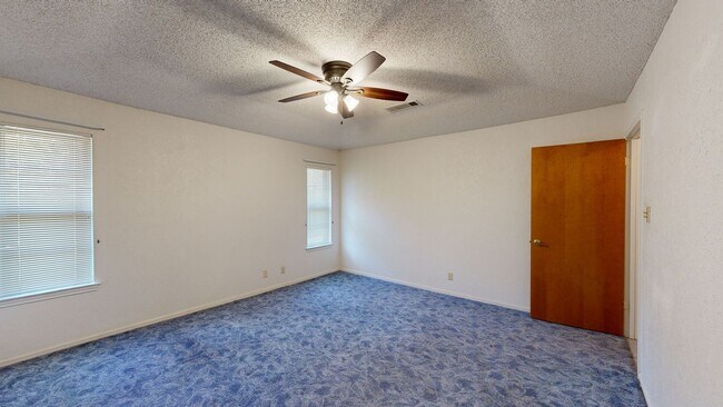 Building Photo - 2 WEEKS FREE + $1,595 for a 3 Bedroom vintage charmer in Harker Heights!