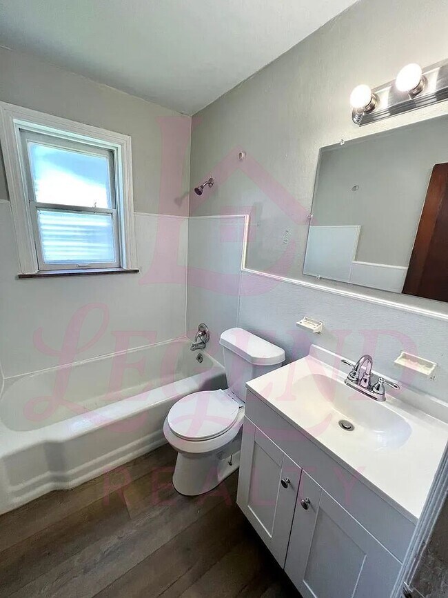 Building Photo - Charming 2 Bedroom Home in Ferguson
