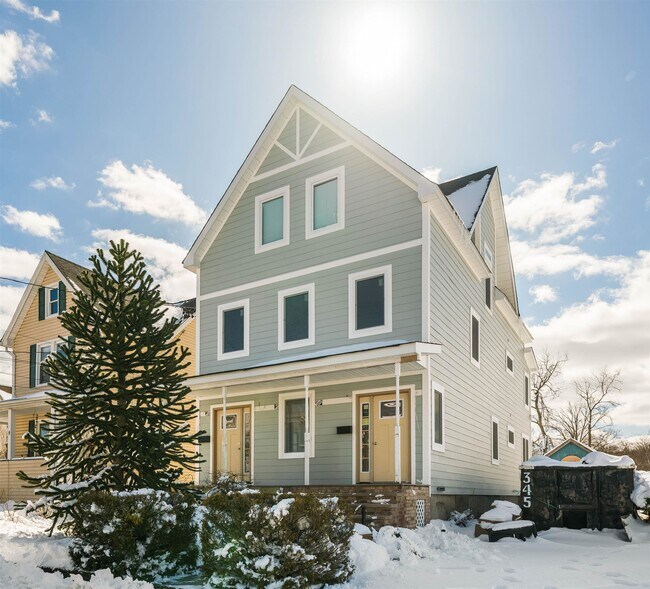 Building Photo - 11 Walnut St