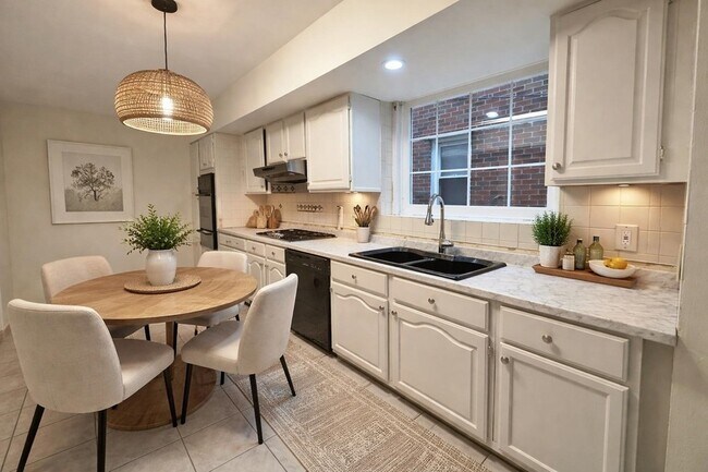 Building Photo - 911 80th St