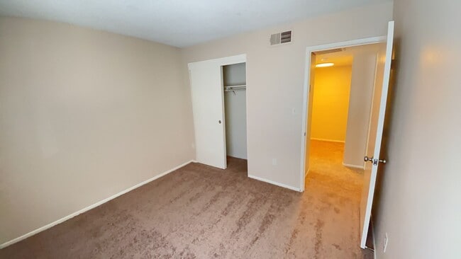 Building Photo - 5902 W Golden Ln