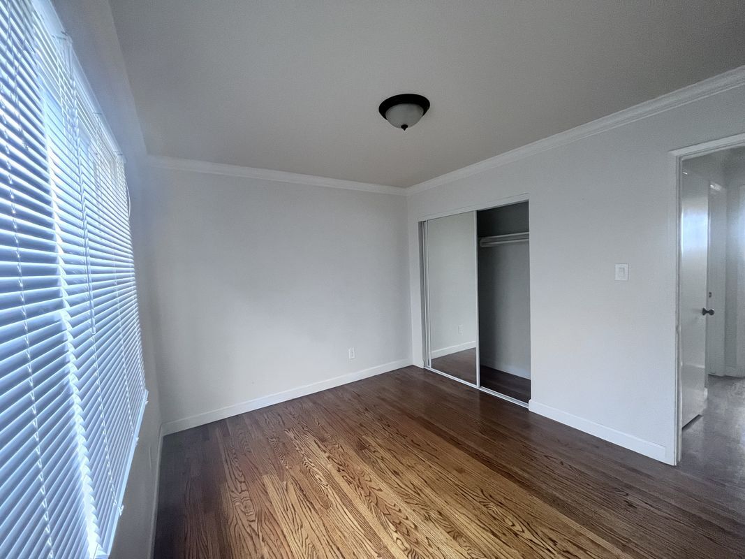 Building Photo - 935 Sheridan St