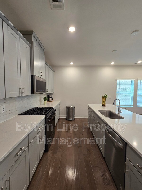 Building Photo - 1221 Colgher St