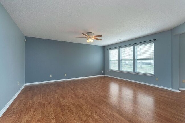 Building Photo - Large 4 Bedroom in Fishers!
