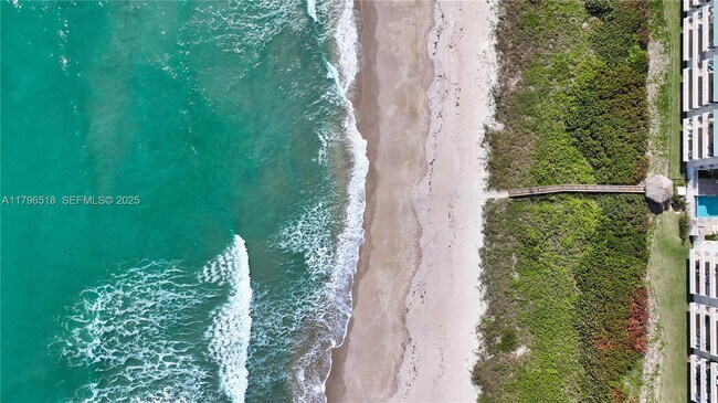 Building Photo - 4810 N Hwy A1A