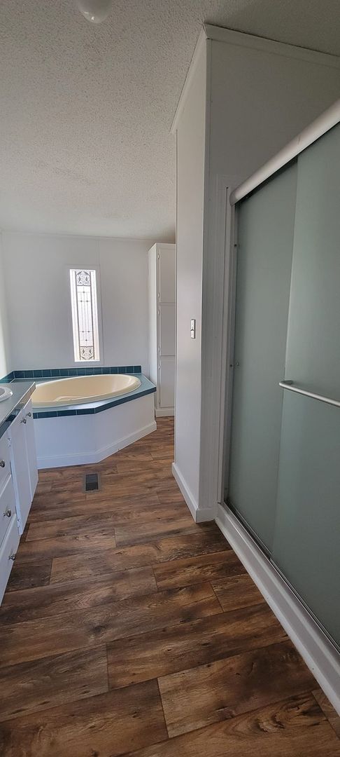 Building Photo - Ready to move in!