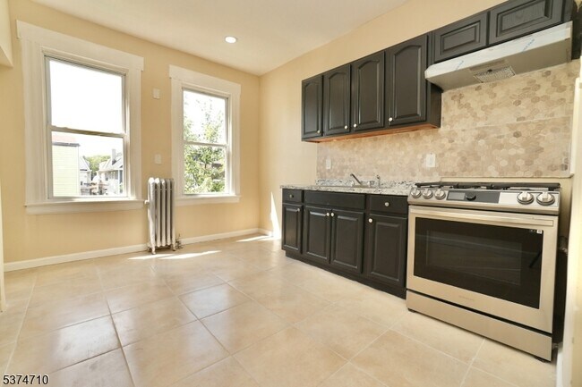 Building Photo - 184 N 11th St