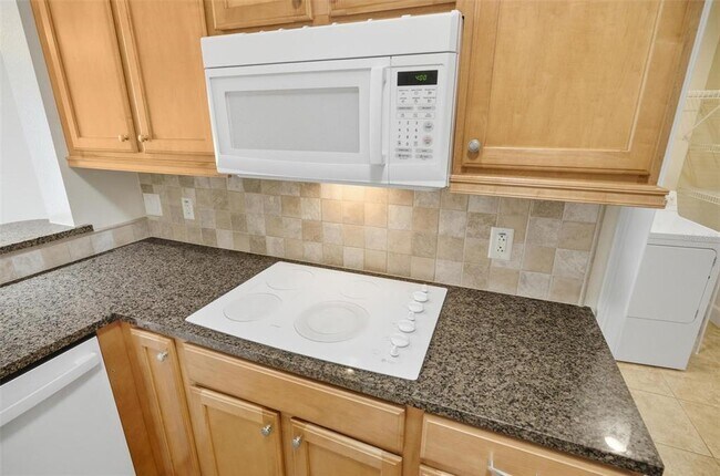 Building Photo - 102 Yacht Harbor Dr