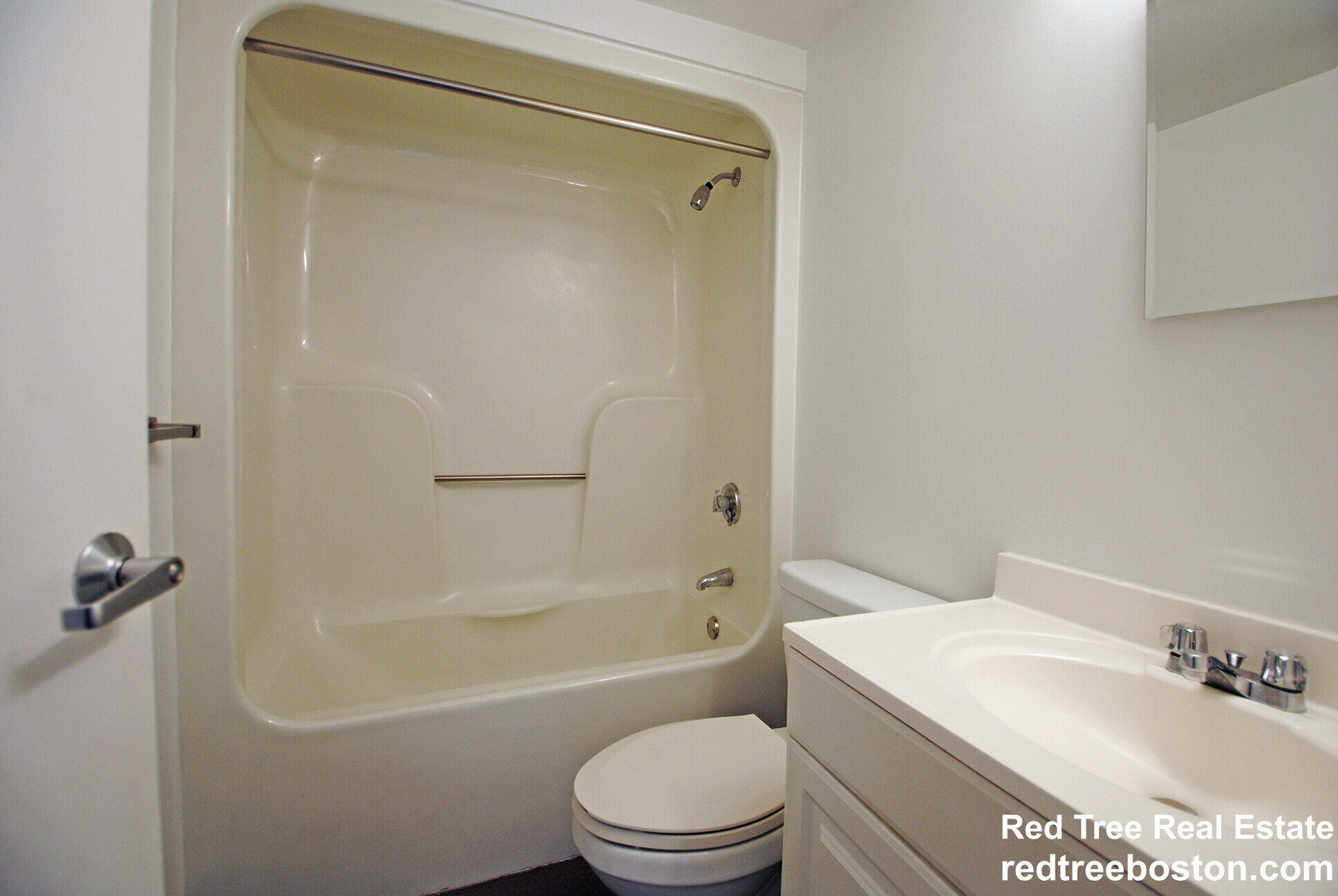 Building Photo - 5 Pine St