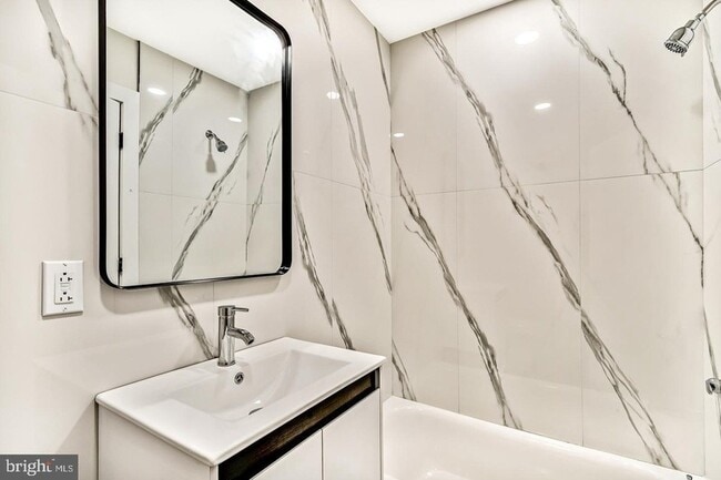 Building Photo - 182 E Huntingdon St