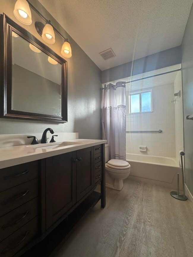 Building Photo - 3/2 in Pelican Bay