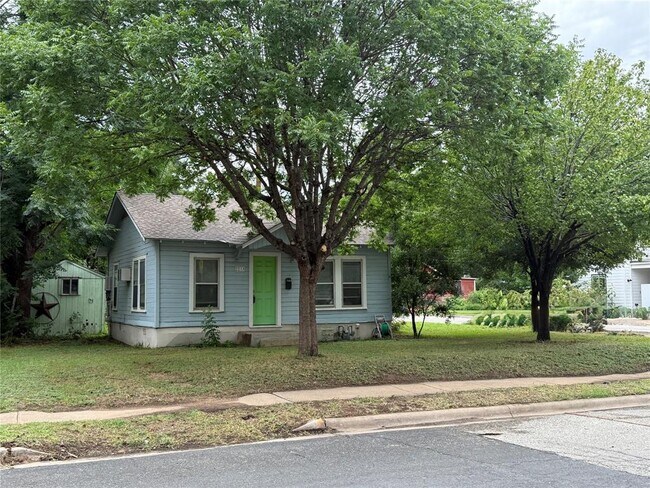 Primary Photo - 2014 Holly St