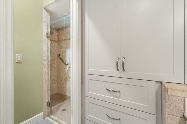 Building Photo - Waterfront Condo with Boat Dock